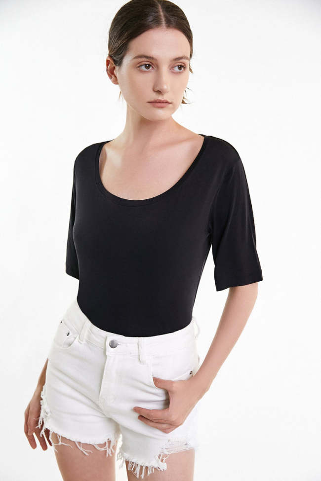 Basic Black Scoop Neck T-shirt