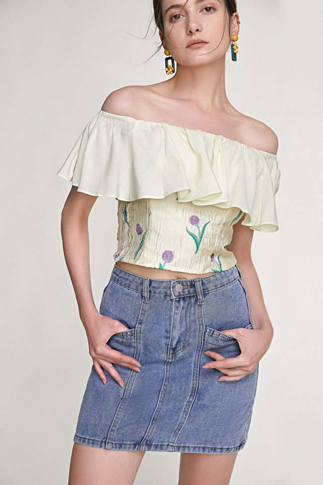 Light Yellow Tulip Print Off-the-Shoulder Ruffle Cropped Blouse