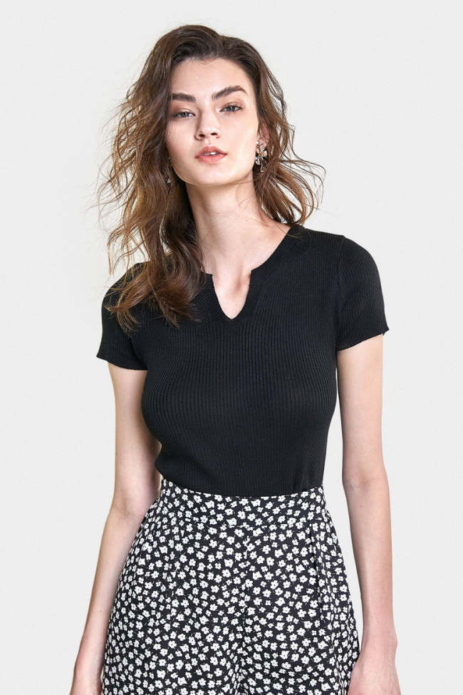 Black Rib-Knit V-Neck Short Sleeve Top