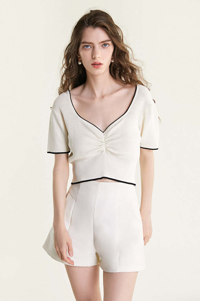 White Contrast Trim Ruched Front Knit Top