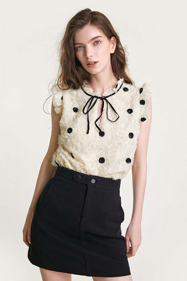 Beige Sleeveless Jacquard Polka Dot Ruffled Blouse