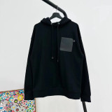 New Leather Logo with Graffiti Letters Embossed In White Pop Clothes Chest Pocket Cotton Fabric with Cap Sweatshirts Clothes