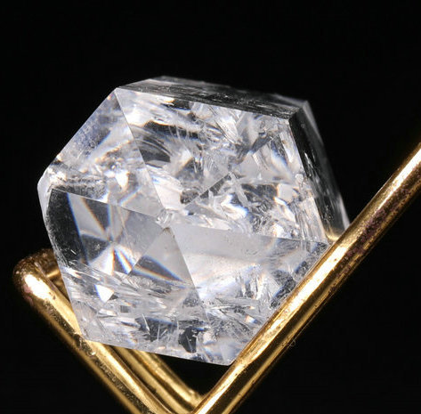 2.6 '' Clear Quartz Crystal Q1739