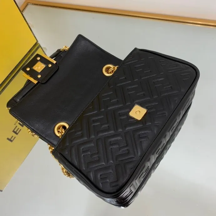 Top Original Fendi Iconic Baguette Medium Chain Bag 6356