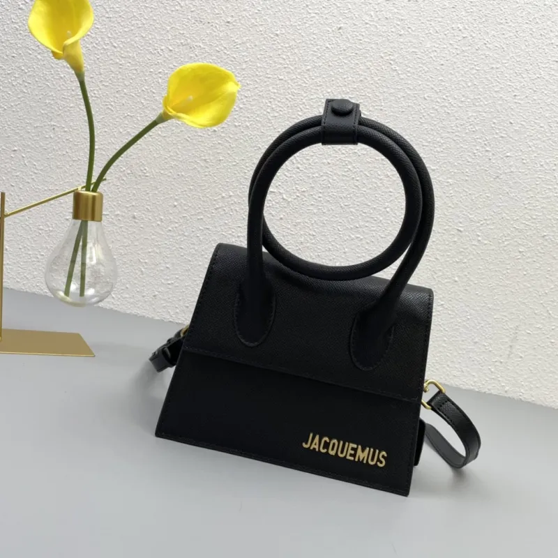 JACQUEMUS 2023 22PJ551