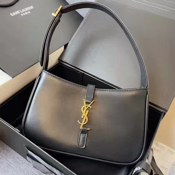 YSL LE 5 À 7 HOBO BAG IN SMOOTH LEATHER