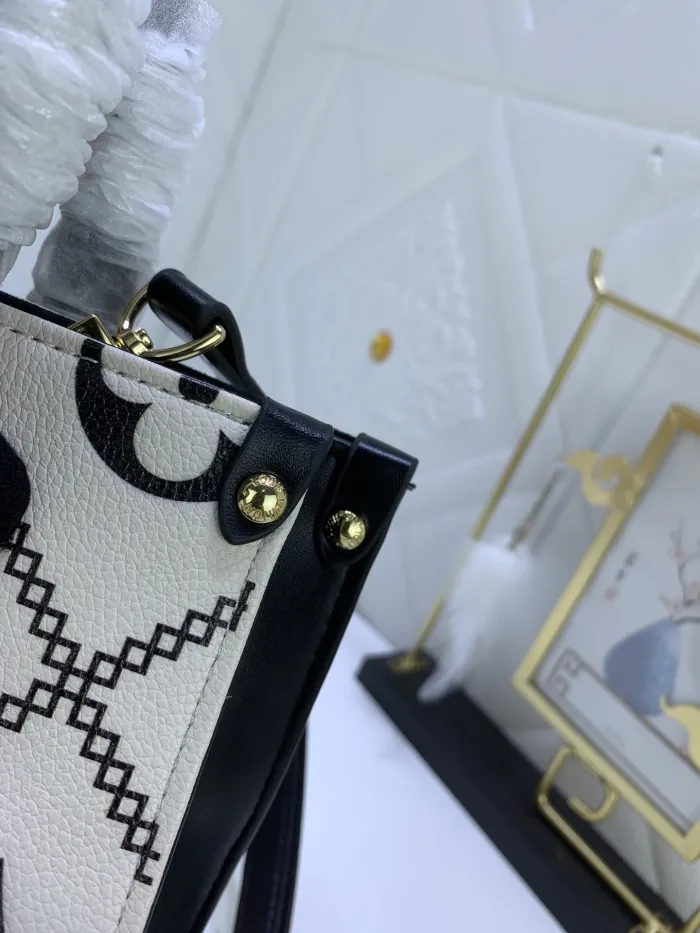 Louis Vuitton ONTHEGO