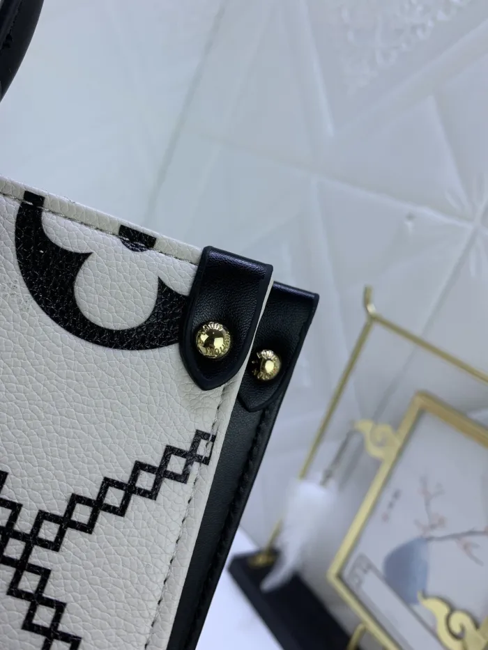 Louis Vuitton ONTHEGO