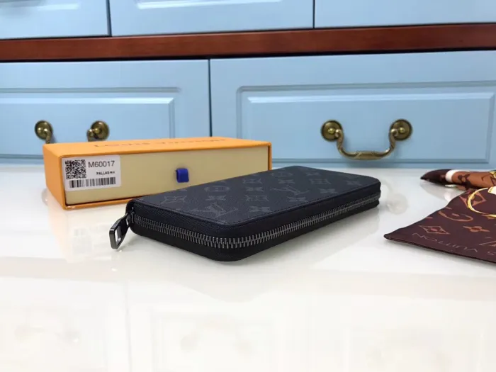Louis Vuitton ZIPPY WALLET 60017  19CM