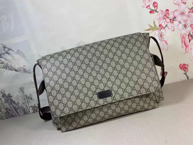 GUCCI211131smile071 44x28x14 cm