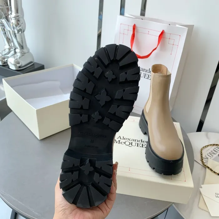 Alexander MCQueen shoes fluff inside high-top no shoelace 001