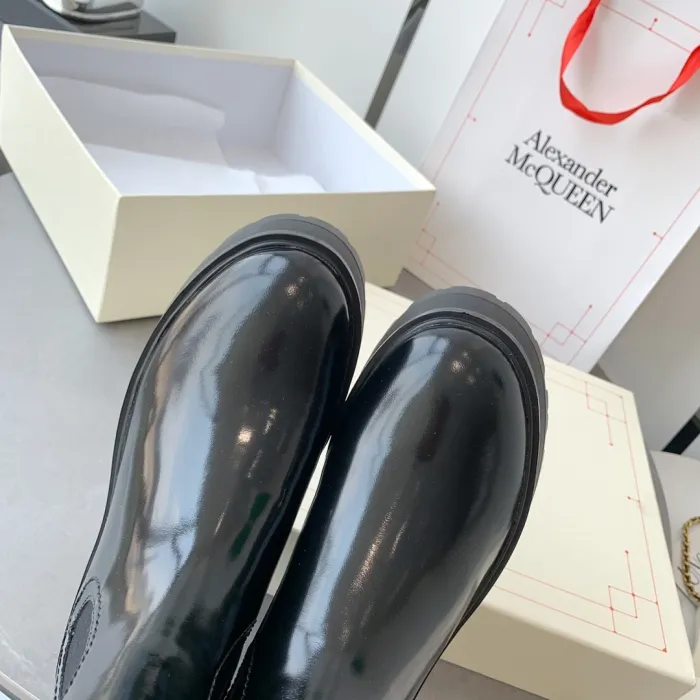 Alexander MCQueen shoes fluff inside high-top no shoelace 001