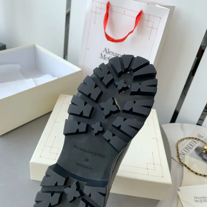 Alexander MCQueen shoes fluff inside high-top no shoelace 001