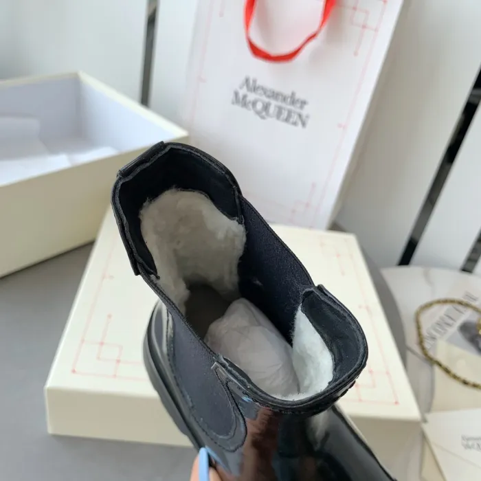 Alexander MCQueen shoes fluff inside high-top no shoelace 001