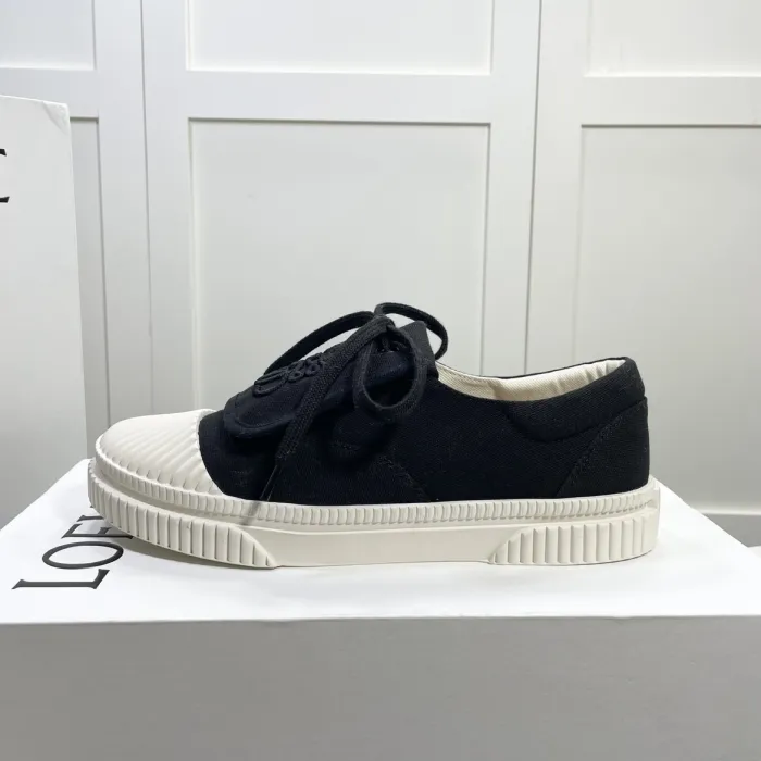 LOEWE 001 Casual shoes XM 032