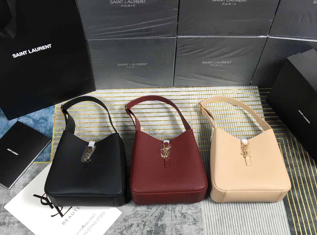 US$ 75.00 - YSL 713938 MQ561 23cm - www.dickyluxurybags.com