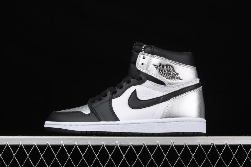 Air Jordan 1 High OG Wmns“Silver Toe” CD0461-001
