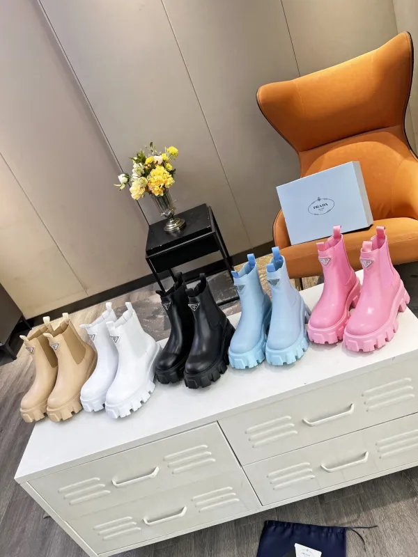 PRADA 002 boots XM043