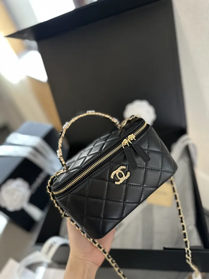 Chanel Cosmetic Bag 004 DB551 18cm