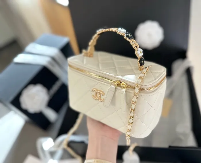 Chanel Cosmetic Bag 004 DB551 18cm
