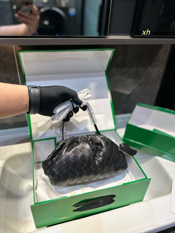 Bottega Veneta Mini Pouch 005 DB561 20cm