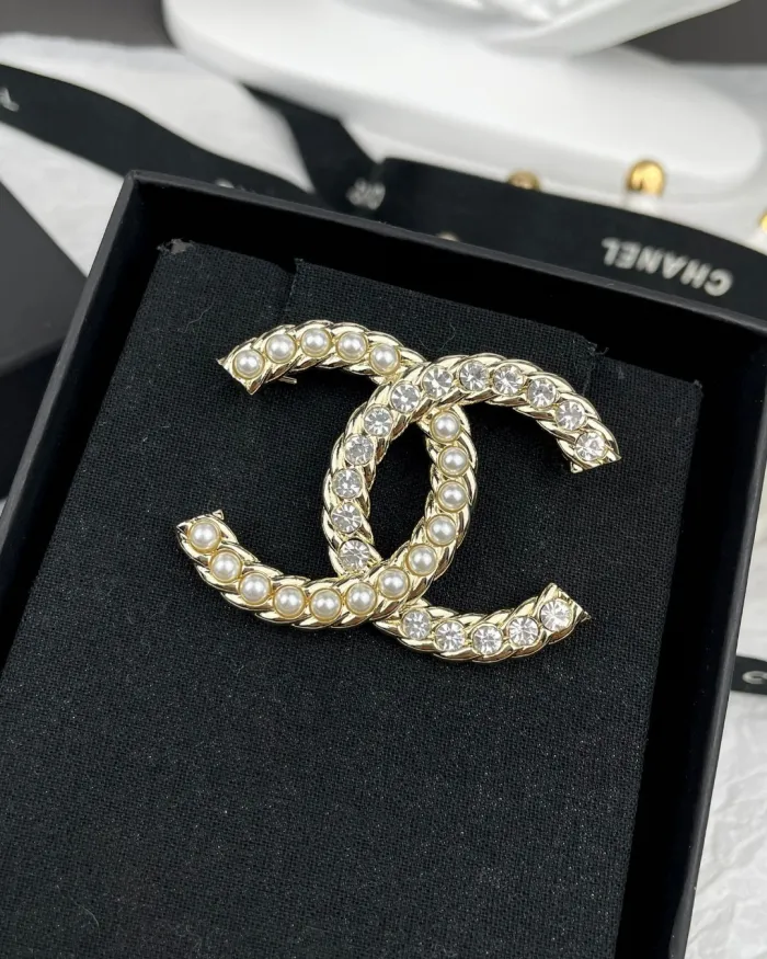 Chanel Brooch 010