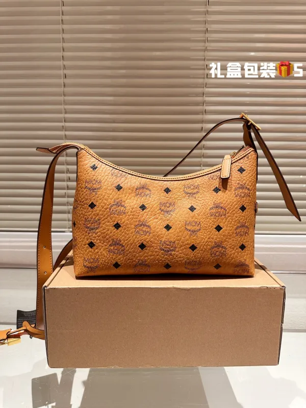 MCM Aren Hobo Bag 035 LLS071 26cm
