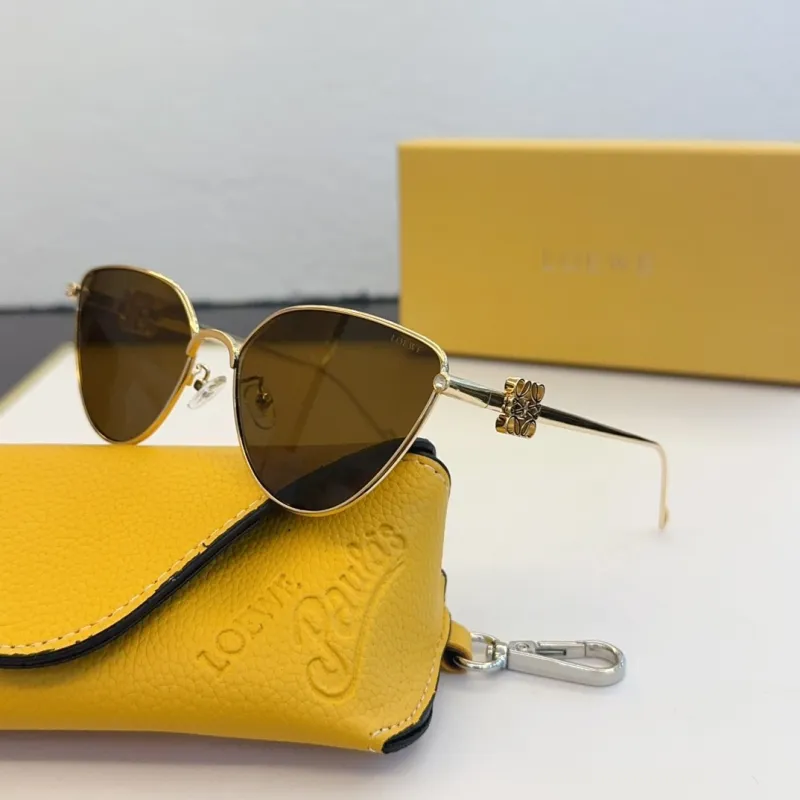 Loewe Sunglasses LW4004S SM051