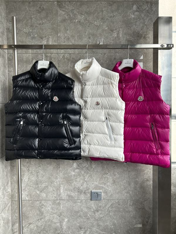 Moncler Down vest M94 FYZ042