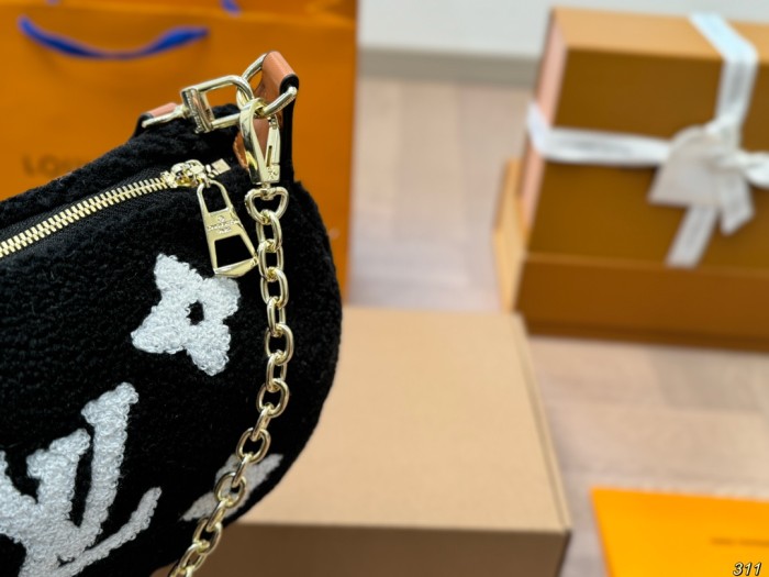LV Pochette Bag 042 DB541 26cm