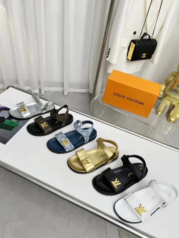 LV Shoes 023 XM012