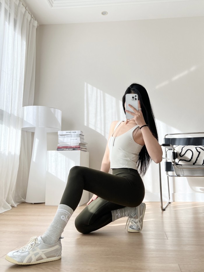 lululemon Yoga tops LW1EQCS