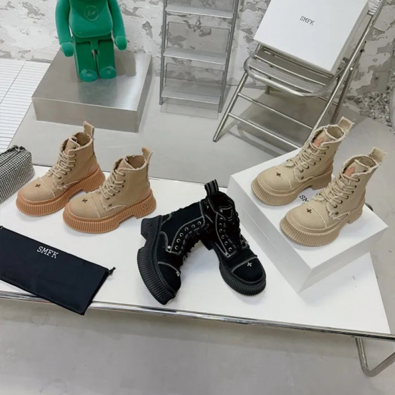 SMFK 001 boots XM552