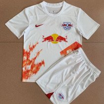22-23 RB Leipzig Special Edition White Kids Soccer Jersey (带臂带袖广告)