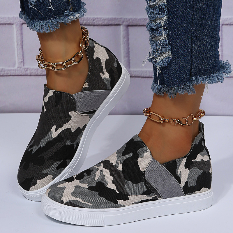 Women's Round Toe Leopard Print Slip-on Sneakers