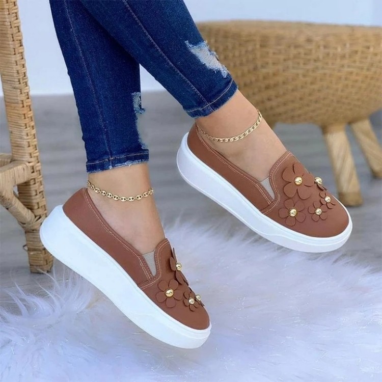 Women Low-top Round Toe Flower Decorative Loafers