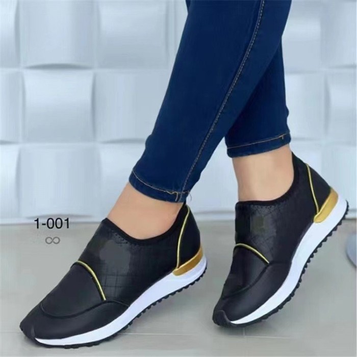 Women Comfortable Casual Solid Color Slip-On Sneakers