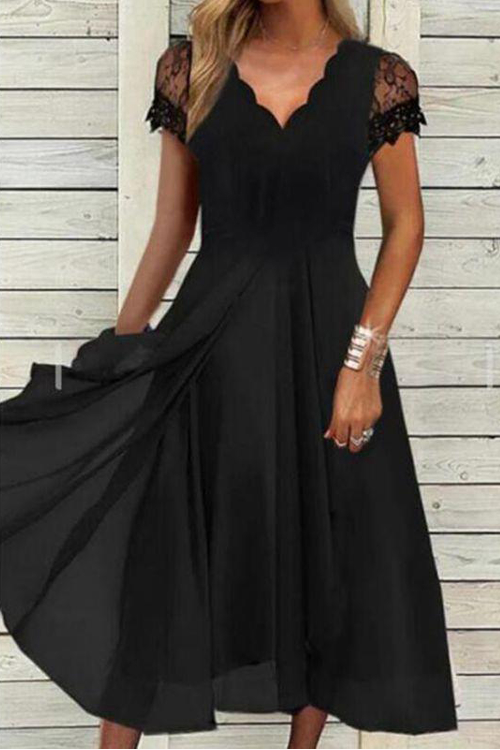 Stylish Sexy Chiffon Panels Lace Cutout Wavy Neck Dress