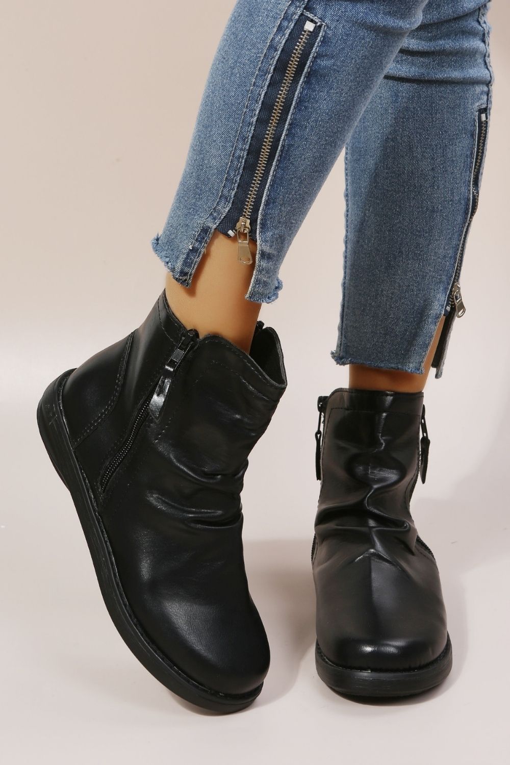Women's Short Boots with Side Zipper – Elegant and Comfortable Design