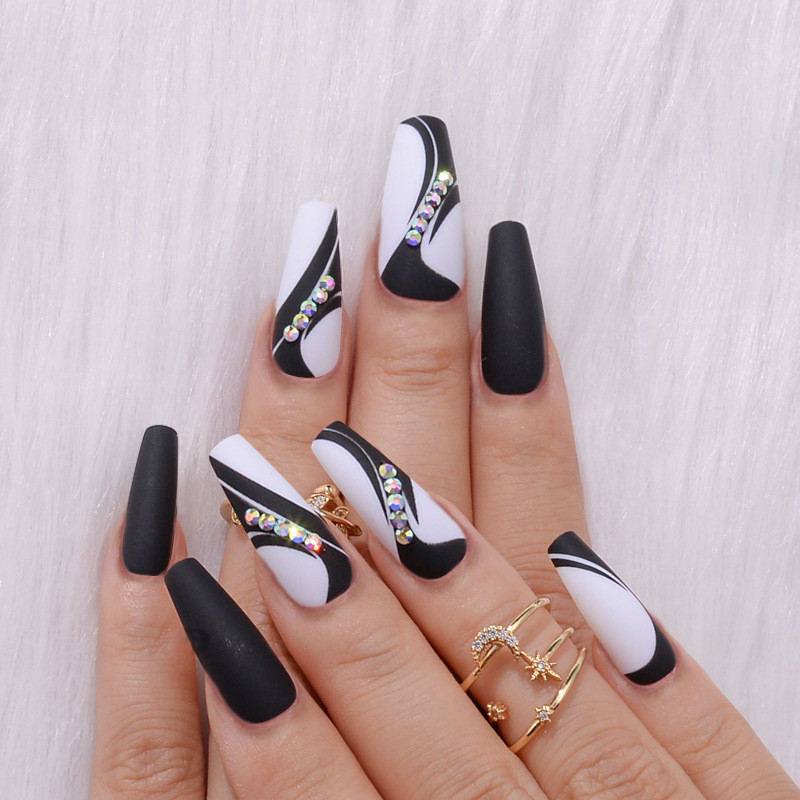 Wearable Fashion Black and White Diamond Style Exquisite   Nails