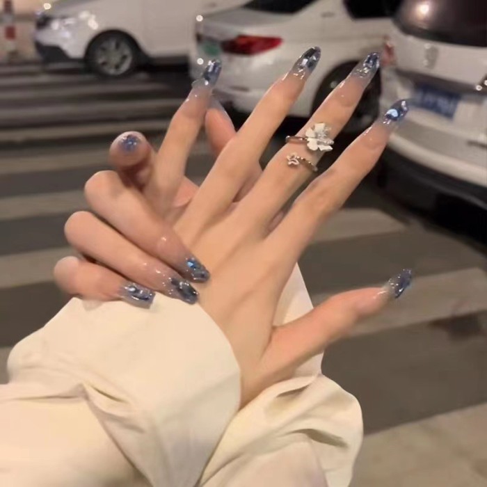 Fashionable and Exquisite Long Diamond-Encrusted Whitening Nail Art