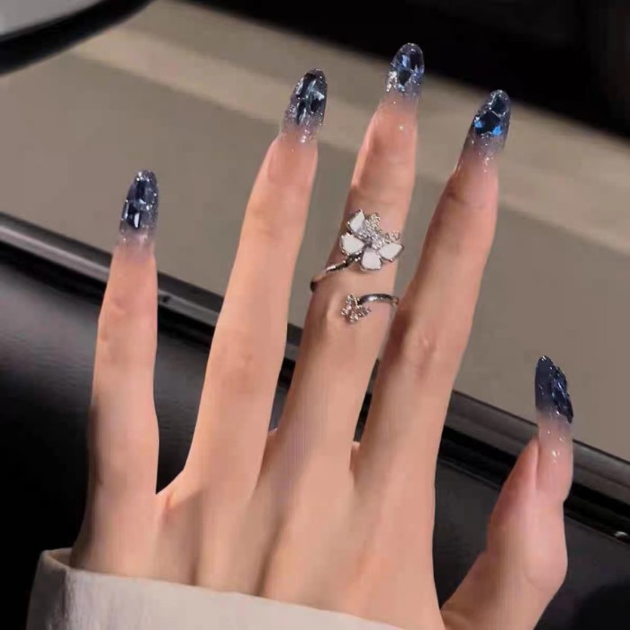 Fashionable and Exquisite Long Diamond-Encrusted Whitening Nail Art