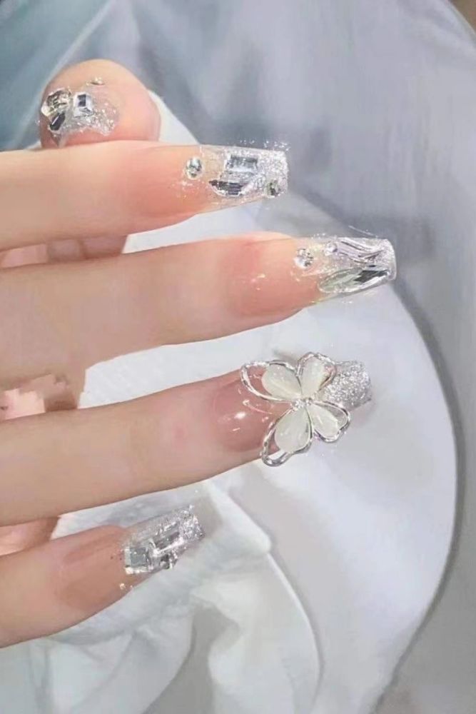 Detachable Wearable Nail Patch With Whitening Flashing Silver Butterfly