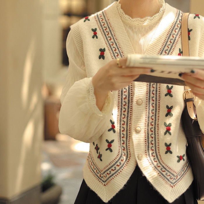 Fashion V-neck Embroidered Knitted Retro Casual Sweater Vest