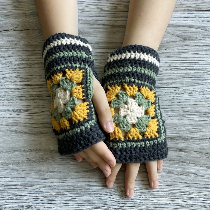 Handmade Crochet Four Leaf Clover Gloves Short Half Finger Warm Knit Mittens Elegant Stretch Soft Female Gloves