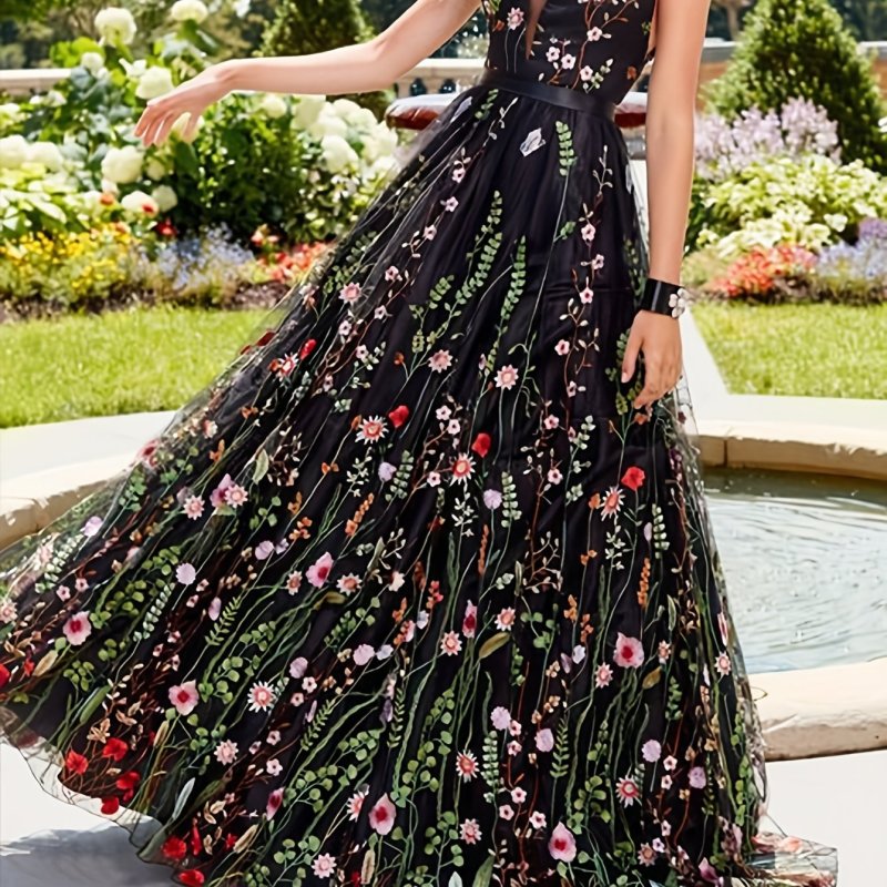 Plus Size Elegant Bridesmaid Dress, Women's Plus Floral Embroidered Insert Mesh V Neck A-line Maxi Evening Party Dress