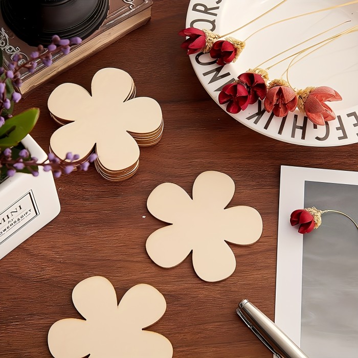 20pcs Unfinished Wooden Flowers Cut Wooden Disc Handicrafts Blank Flower Shape Wood Ornaments Artistic Creation Flowers Decorative Wood Chips Handmade Supplies For DIY Project & Home Decoration