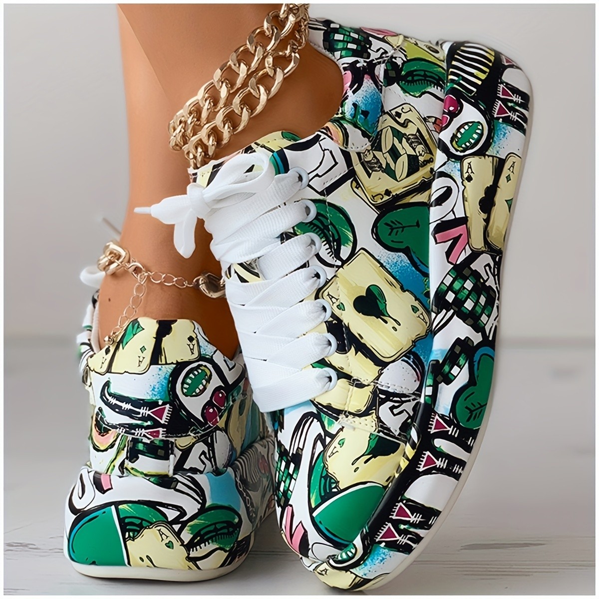 Graffiti Skull Print Women's Sneakers