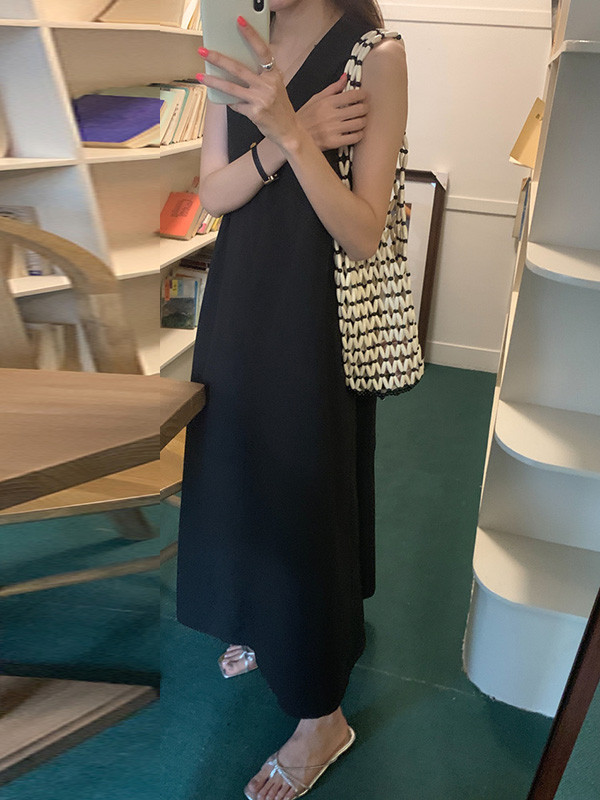 Loose Sleeveless Solid Color V-Neck Midi Dresses