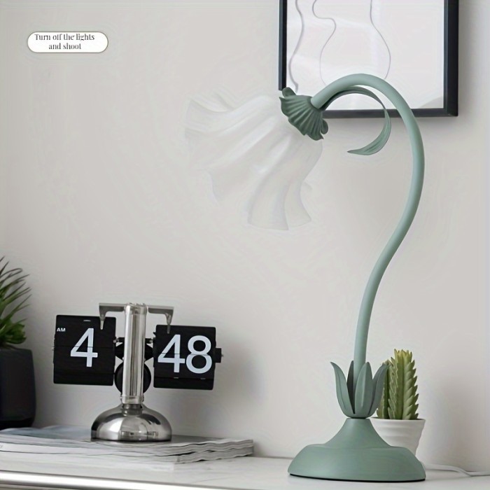 1pc Retro Flower Shaped Table Lamp - Green - Home Decoration and Bedside Lighting